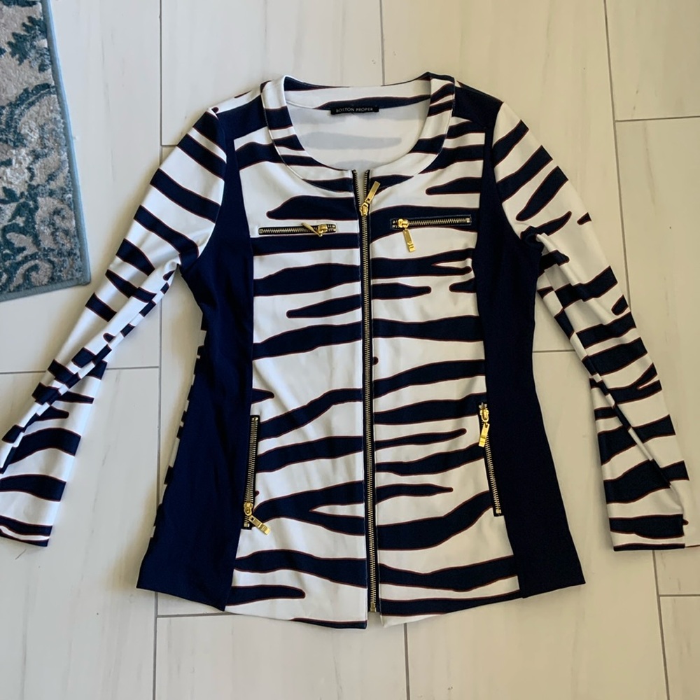 Boston Proper Jacket Size M -looks new!
